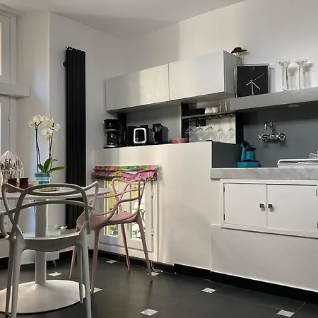 Ravecca Luxury - Centre - Italy Flat Vacation *