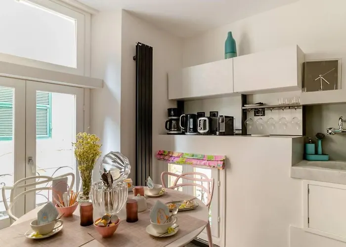 Ravecca Luxury - In The Heart Of Center